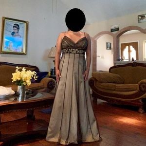 Beautiful spaghetti strap gown! Size 14 Camille’s.